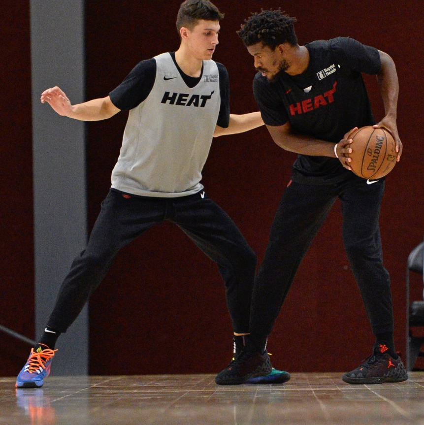 PHOTO Tyler Johnson Wearing Jordan PE's In Practice