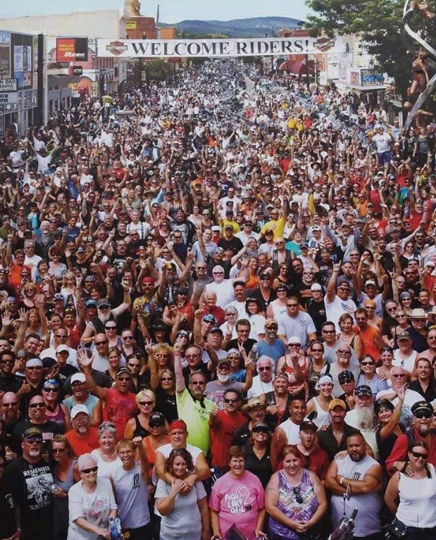 PHOTO 100K+ Motorcyclists Back To Back On Main Street In Sturgis