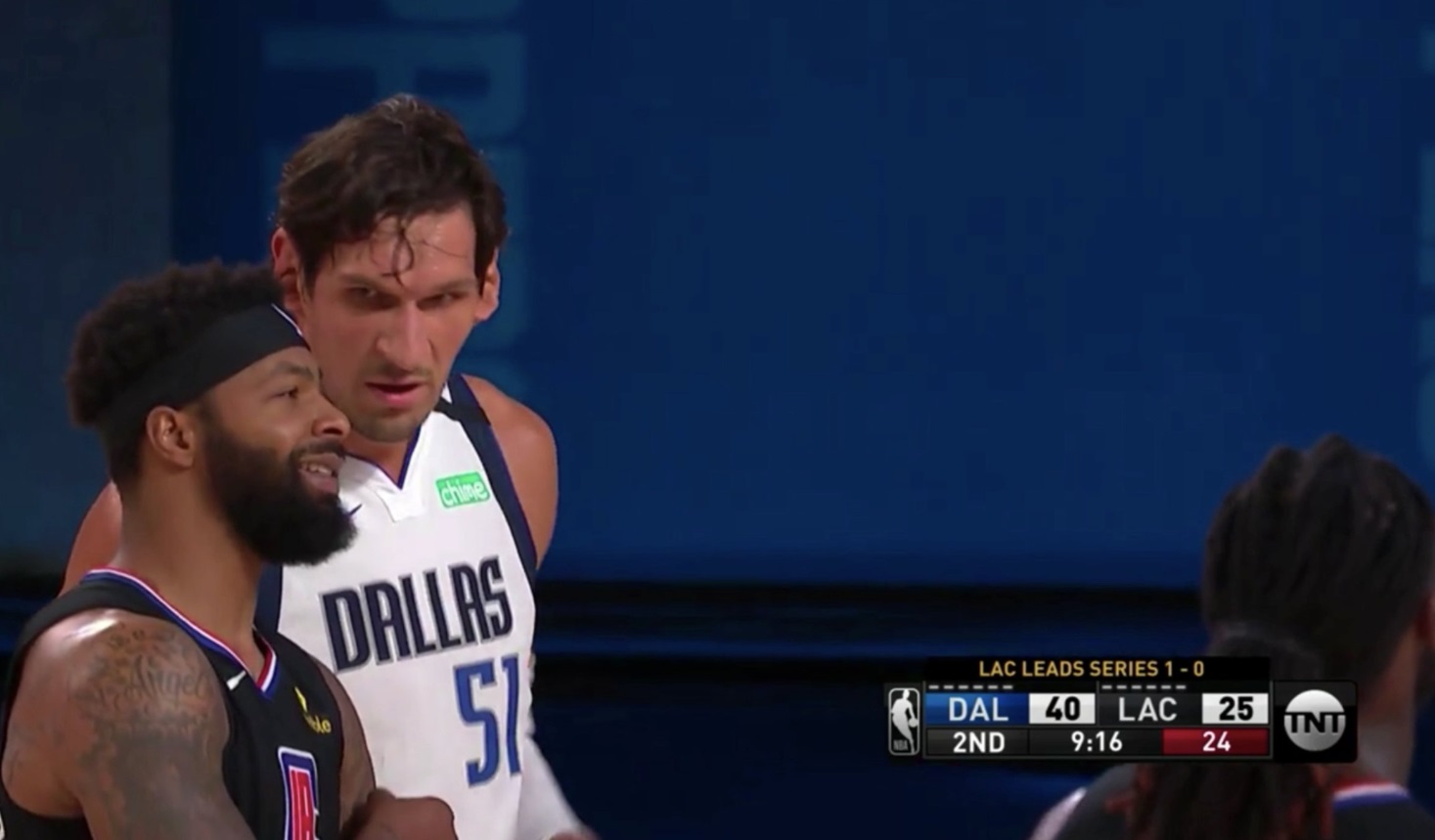 PHOTO Boban Marjanovic Giving Marcus Morris An I Hate You Stare