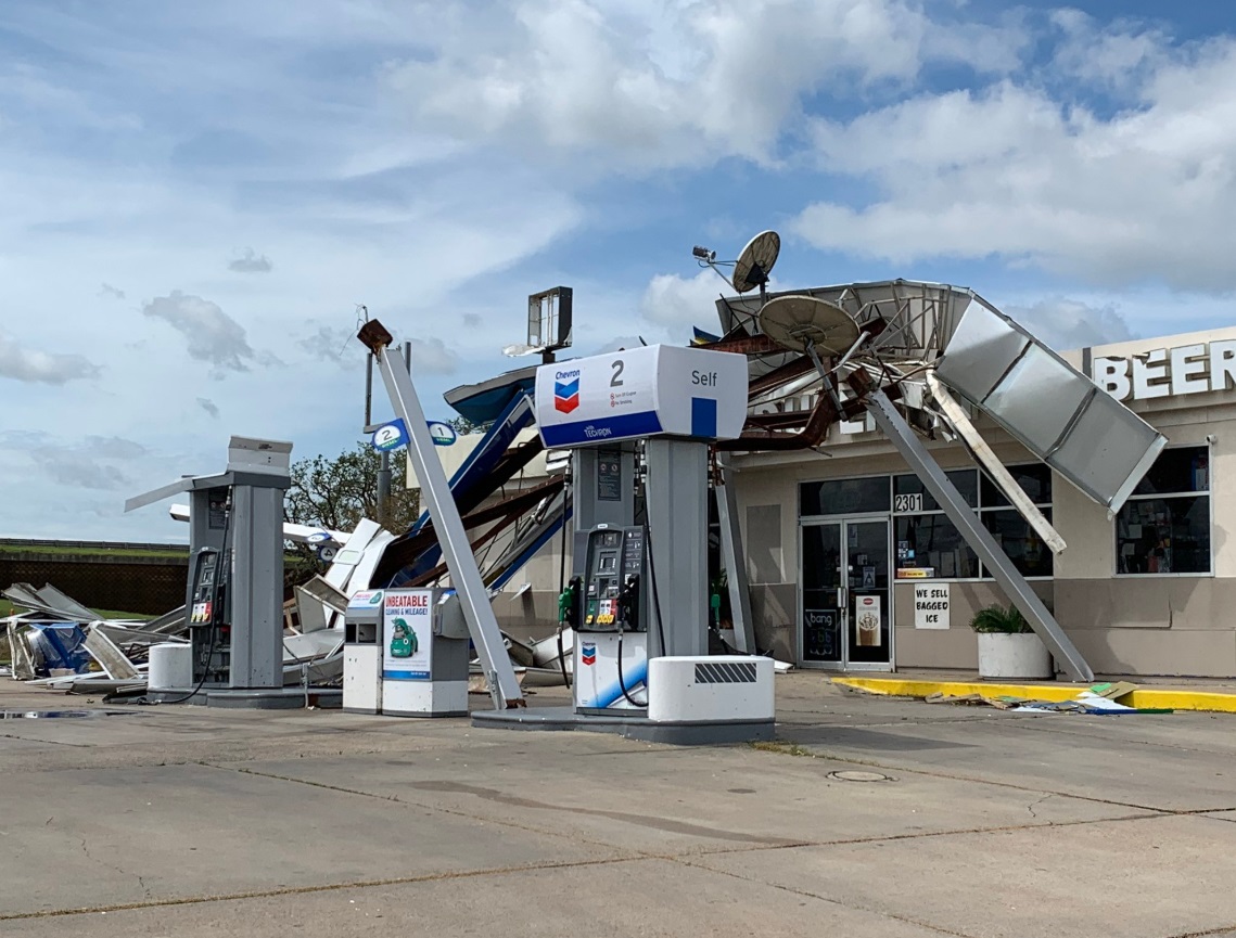 PHOTO Convenience Store In Sulphur Louisiana Lost It's Roof