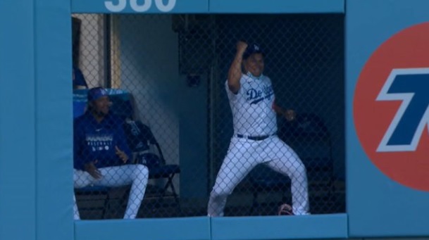 PHOTO Dodgers Pitcher Epic Fist Pumping In Bullpen