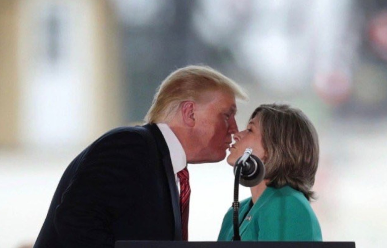 PHOTO Donald Trump Kissing An Unknown Women On Stage