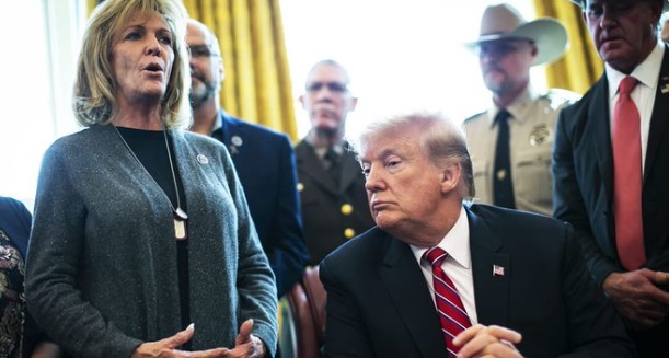 PHOTO Donald Trump Next To Mary Ann Mendoza