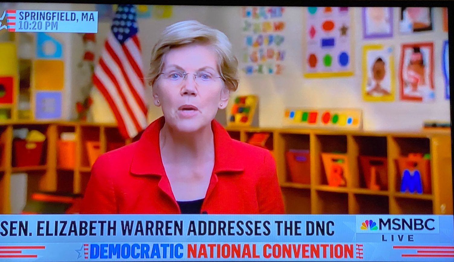 PHOTO Elizabeth Warren's Set Design For DNC Speech Looks Like A Kindergarden Classroom