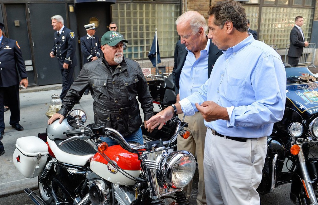 PHOTO Joe Biden Eyeing Billy Joel's Motorcycle