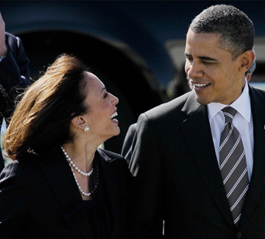 PHOTO Kamala Harris Looking Into Obama's Eyes