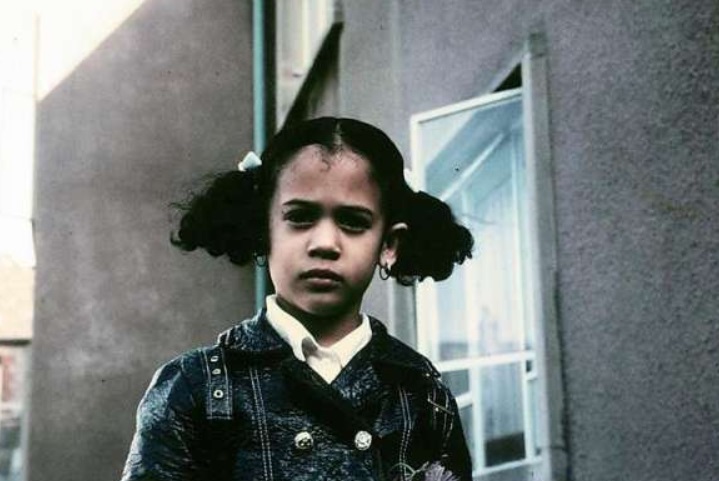 PHOTO Kamala Harris Outside Her Parents House