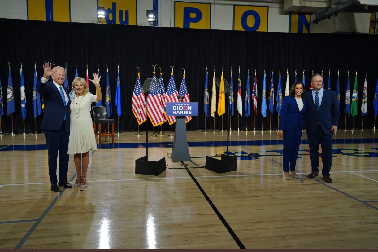 PHOTO Kamala Harris Seen For The First Time With Husband At Biden Harris Campaign Speech