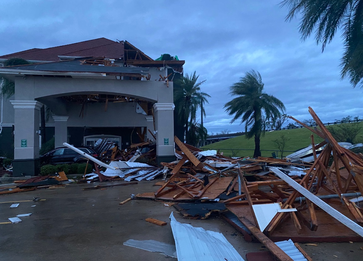 PHOTO Lake Charles LaQuinta Inn Damaged Beyond Recognition