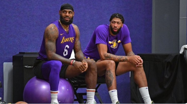 PHOTO Lebron Sitting On A Bubble In The Bubble