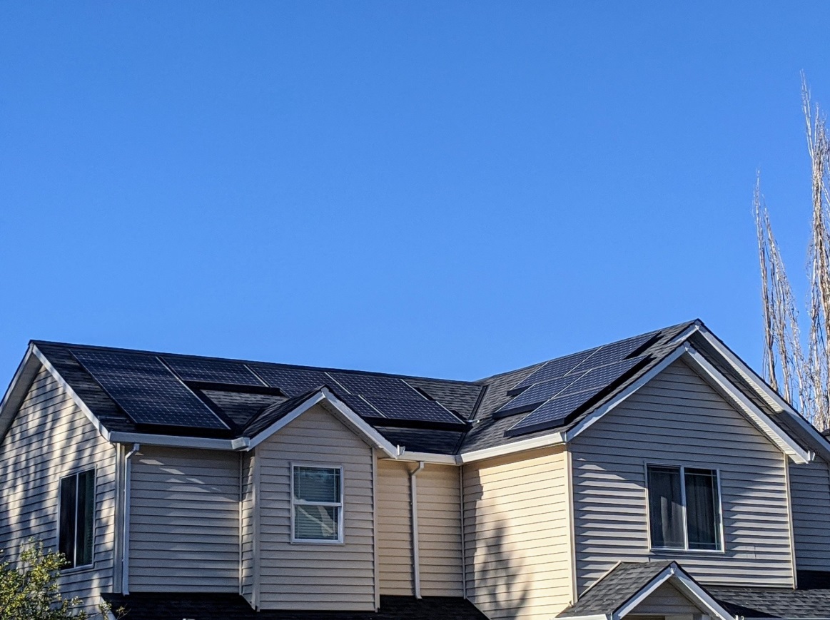 PHOTO Look How Nice Tesla Solarpanels Look On A Roof