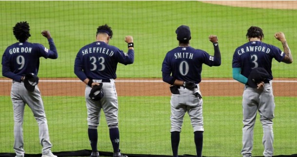 PHOTO Mariners Player Holding Fist Up In Support Of Jacob Blake