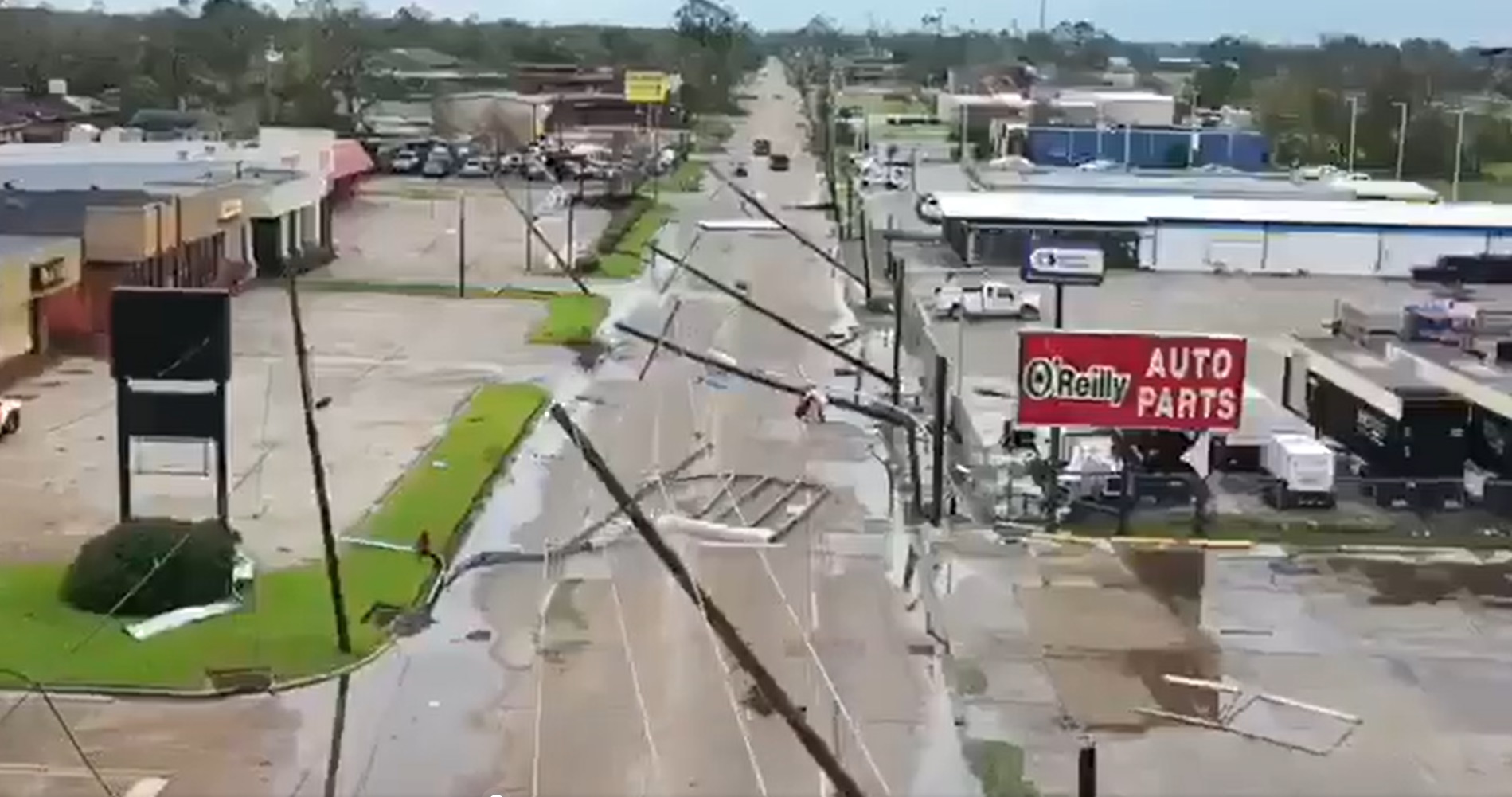 PHOTO O'Reilly Auto Parts In Lake Charles Just Gone But The Sign Is Still There