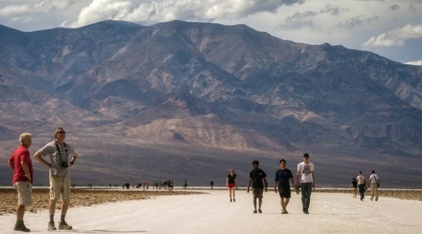 PHOTO People Walking Around Death Valley In 130 Degree Weather