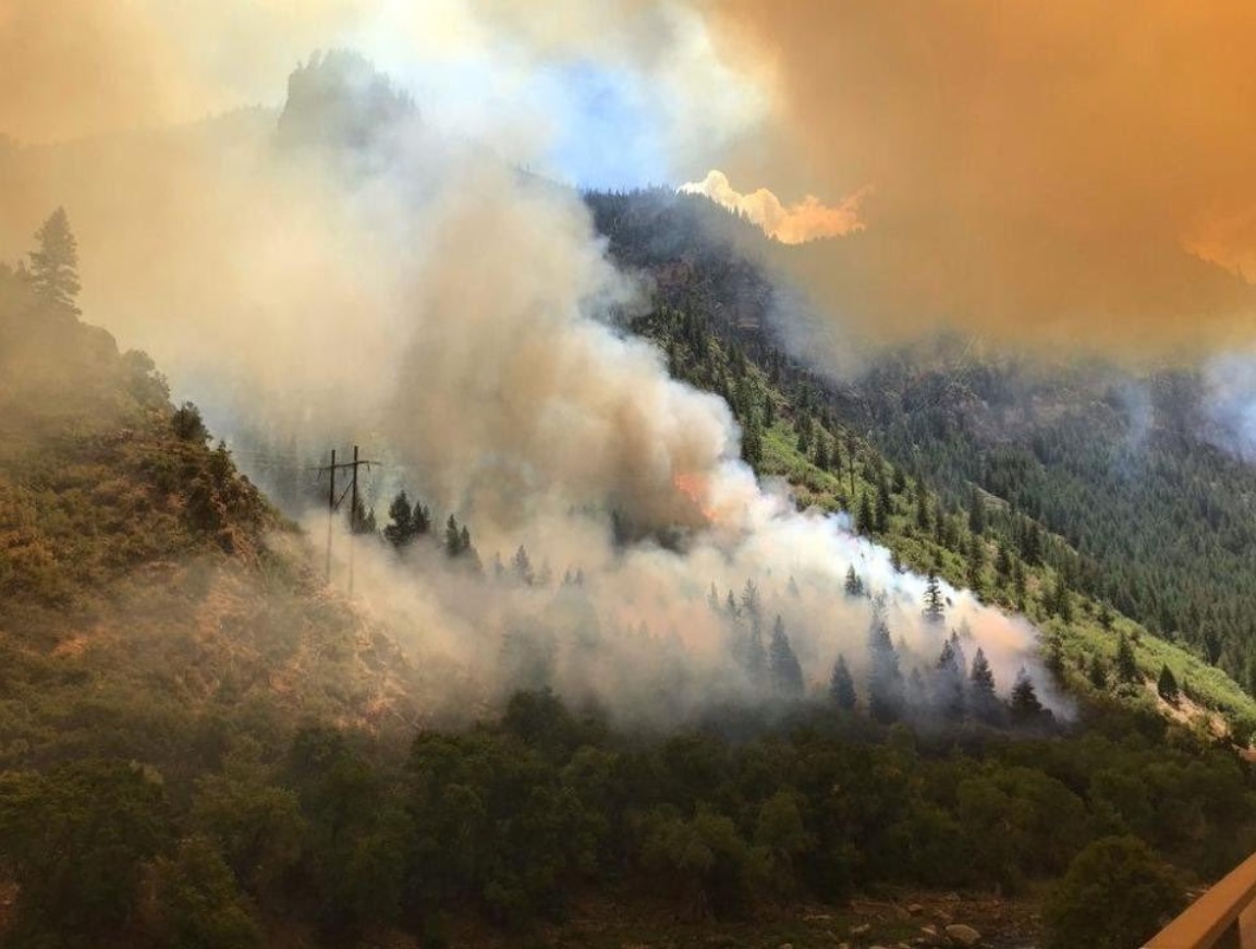 PHOTO Unreal View Of Hanging Lake Colorado On Fire