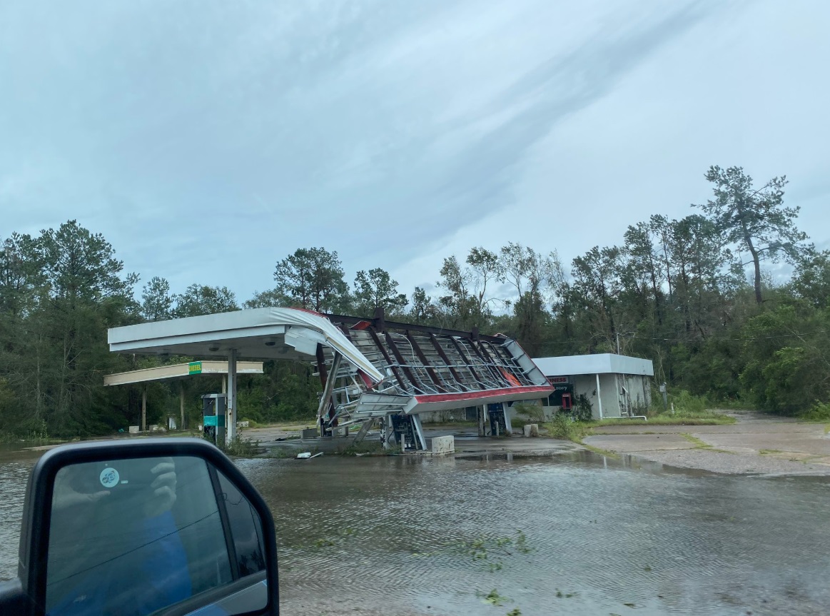 PHOTO VERY Heavy Gas Station Roof Caved In From Hurricane In Lake Charles