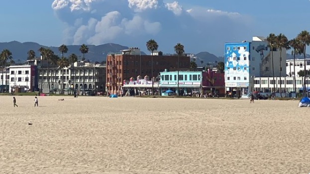 PHOTO View Of Lake Fire From Venice Beach