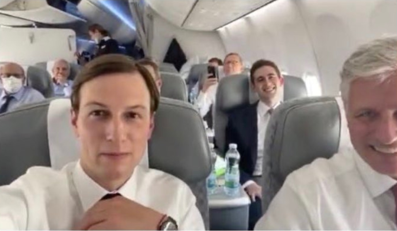 PHOTO Jared Kushner Not Wearing Mask On Airplane