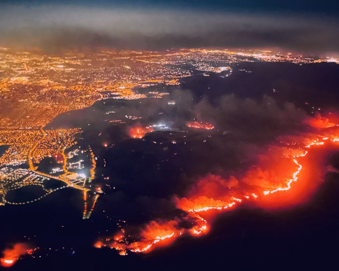 PHOTO Aerial View Of Silverado Fire Burning Thousands Of Homes In Orange County California