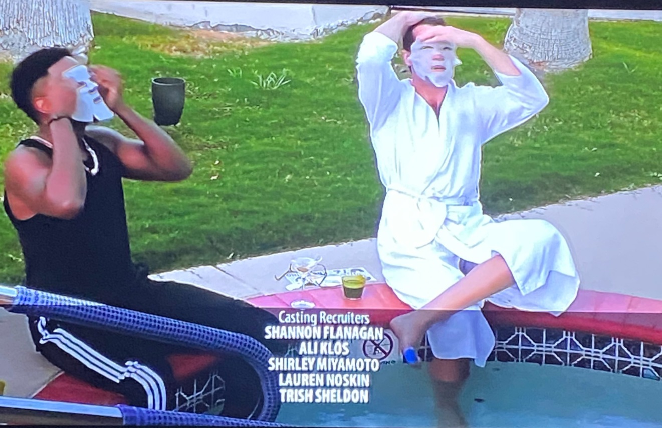 PHOTO Bennett Using Shampoo Conditioner And Body Wash As Skin Care On The Bachelorette