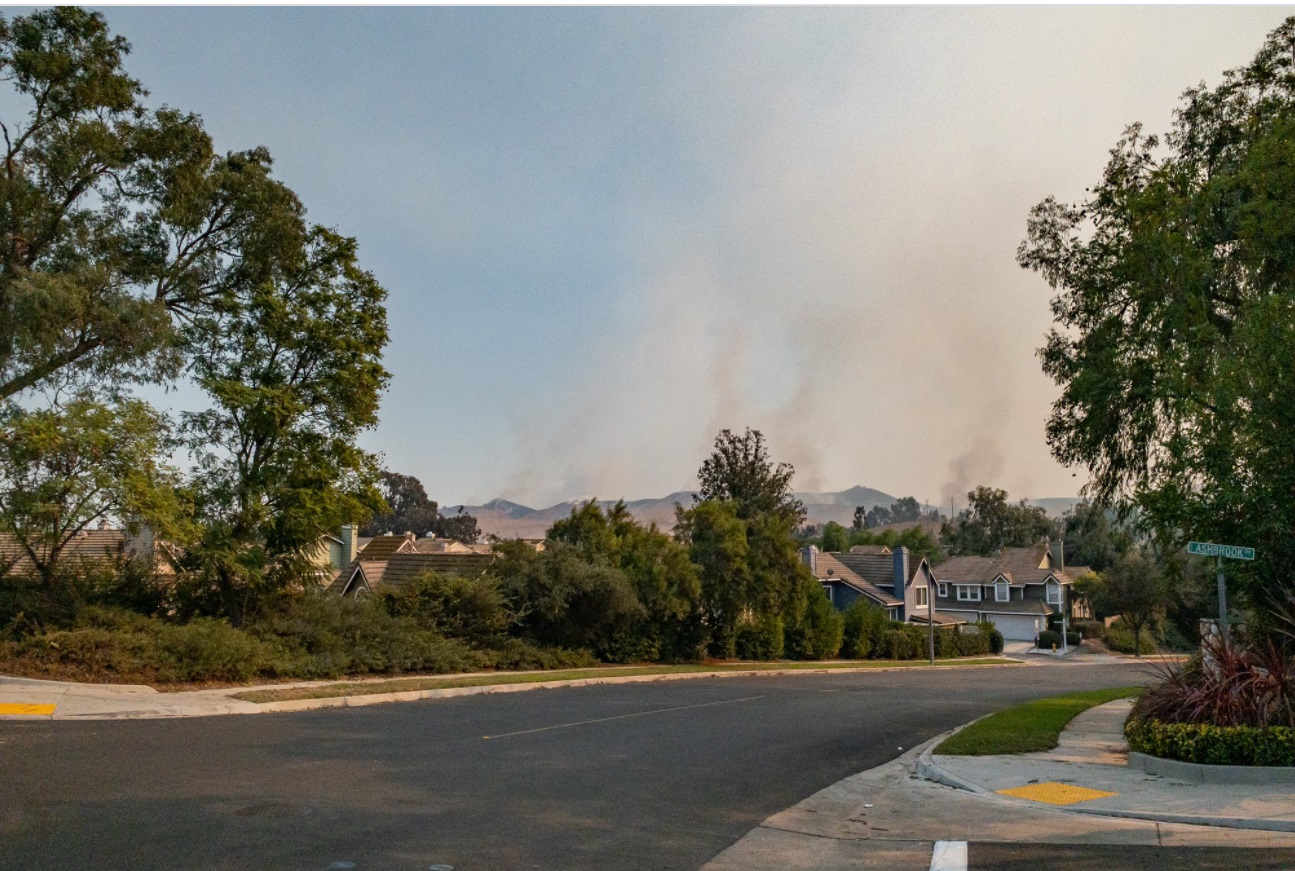 PHOTO Blue Ridge Fire Can Be Seen From Chino Hills Neighborhood