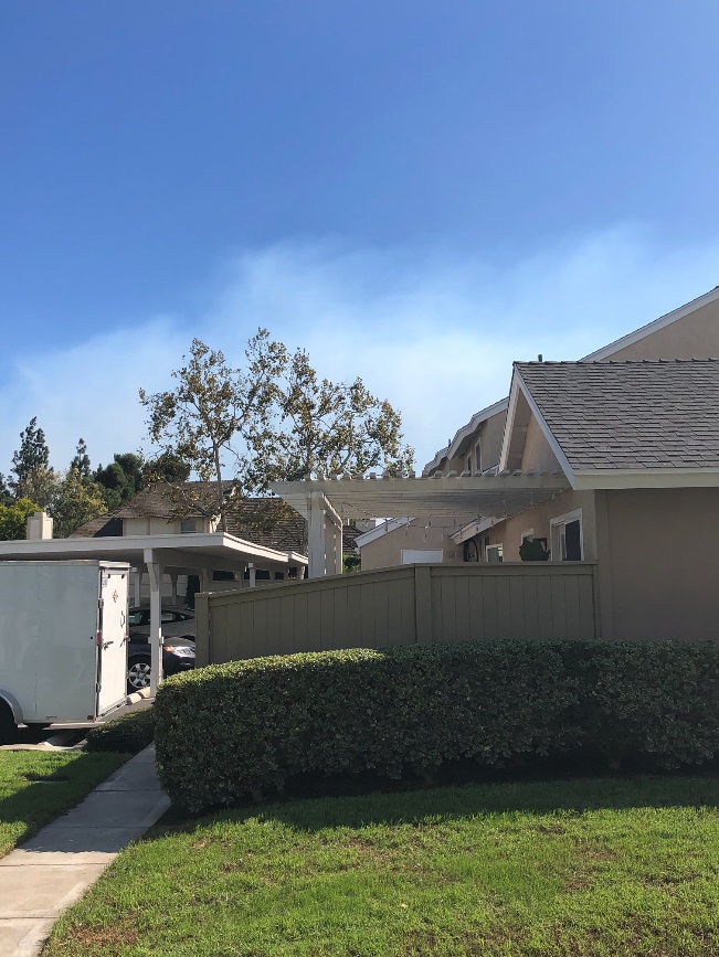 PHOTO Blue Skies In Central Irvine With Silverado Fire Moving Further South