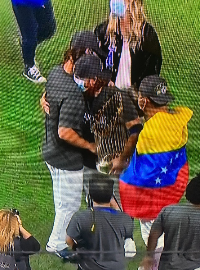 PHOTO Clayton Kershaw Hugging Justin Turner On The Field After Game Despite Turner Testing Positive For COVID-19