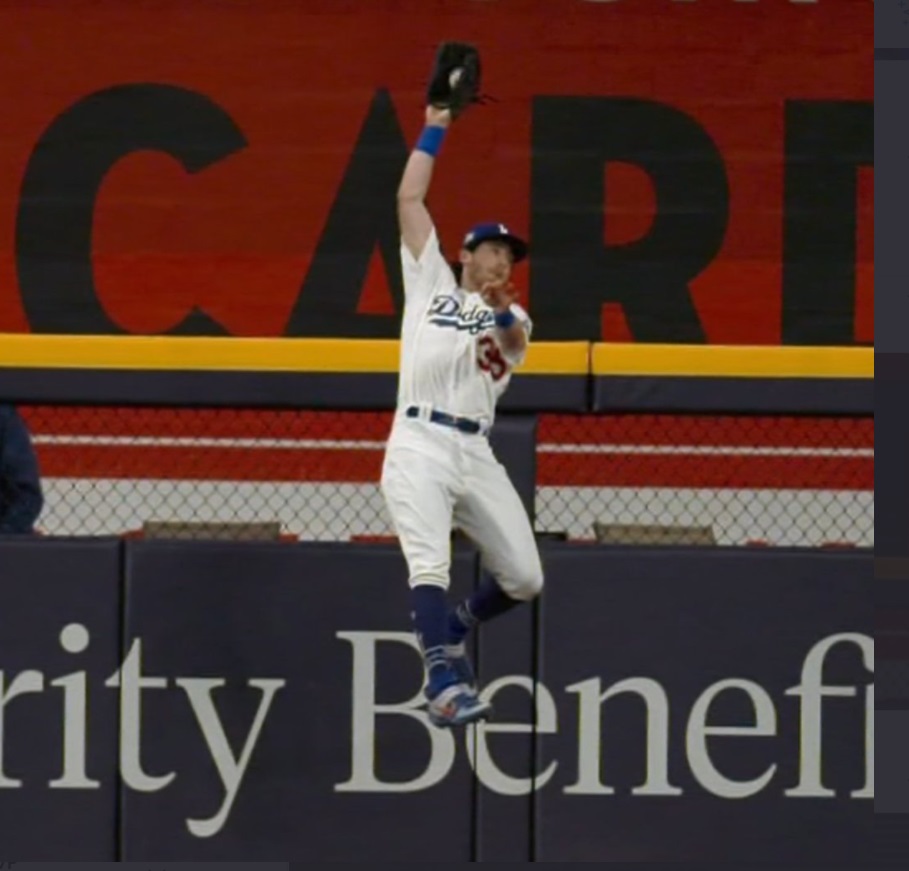 PHOTO Cody Bellinger 5 Feet Off The Ground Robbing Home Run Catch In World Series