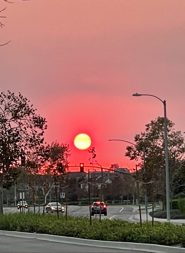 PHOTO Dramatic Sunset In Irvine Due To Silverado Fire