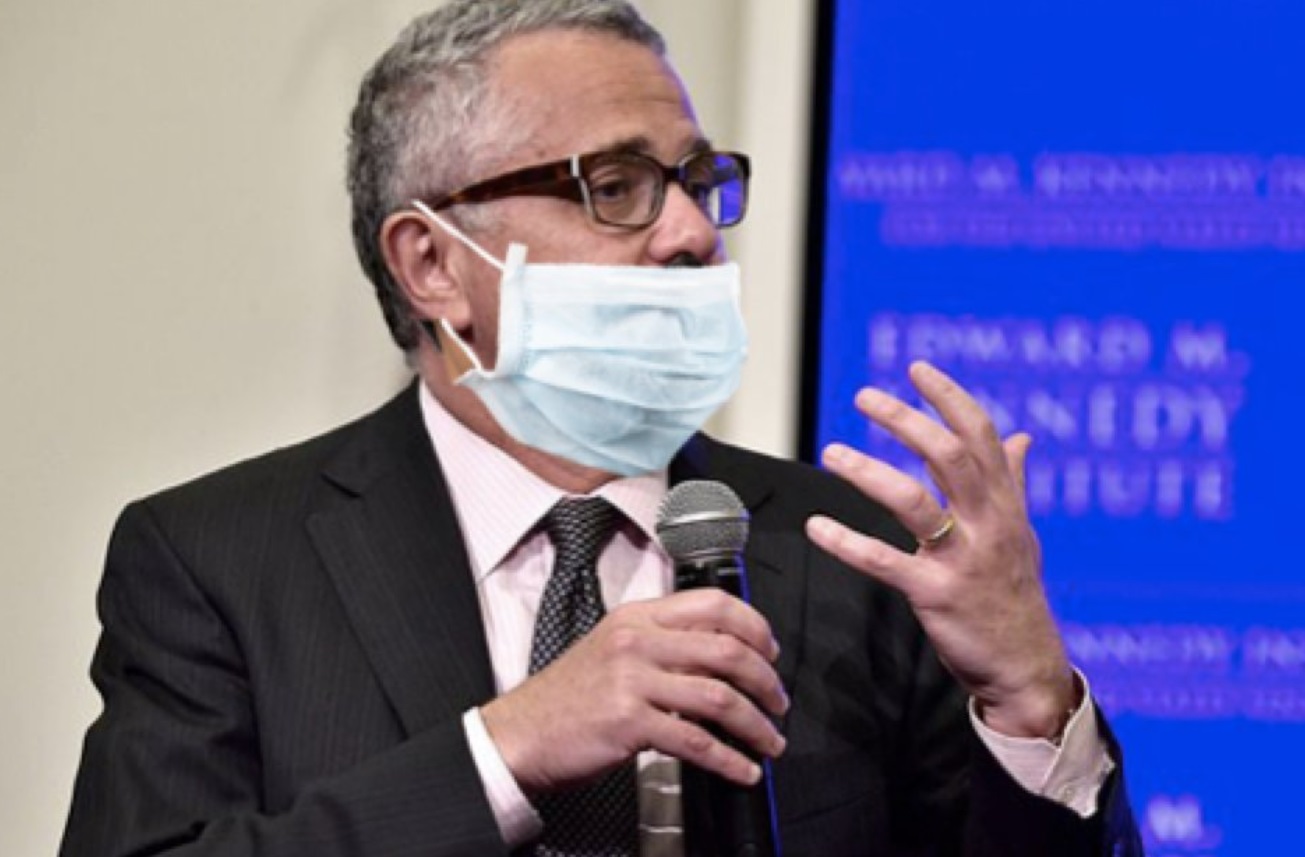 PHOTO Jeffrey Toobin Had Trouble Covering His Face With A Mask Too