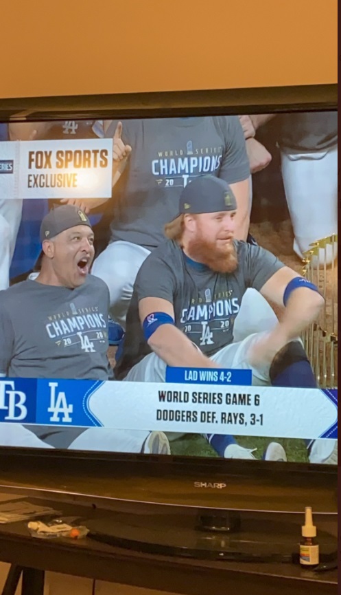 PHOTO Justin Turner Celebrating On The Field After Game Right Next To Teammates Without A Mask