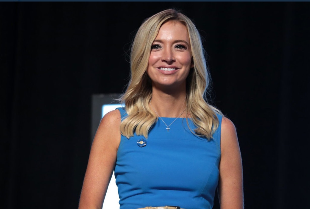 PHOTO Kayleigh McEnany Sitting In The Dark