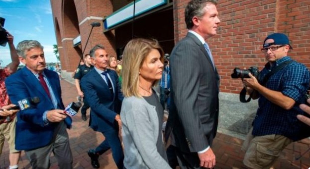 PHOTO Lori Loughlin Not Looking Thrilled At All The Media Attention As She Enters Federal Prison