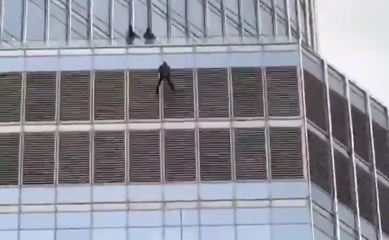 PHOTO Man Dangling Off Trump Tower In Chicago Wants To Speak To Donald Himself