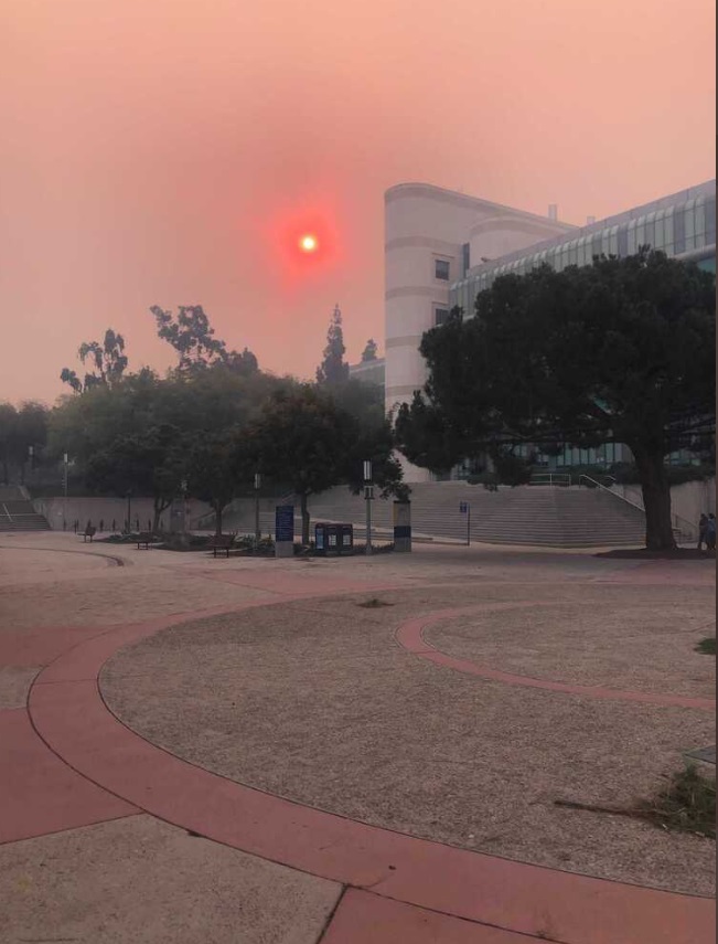 PHOTO Silverado Fire Can Be Seen From UC Irvine Campus