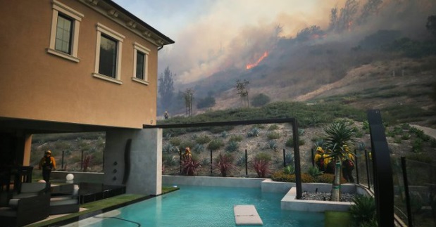 PHOTO Silverado Fire In The Backyard Of An Irvine California Home