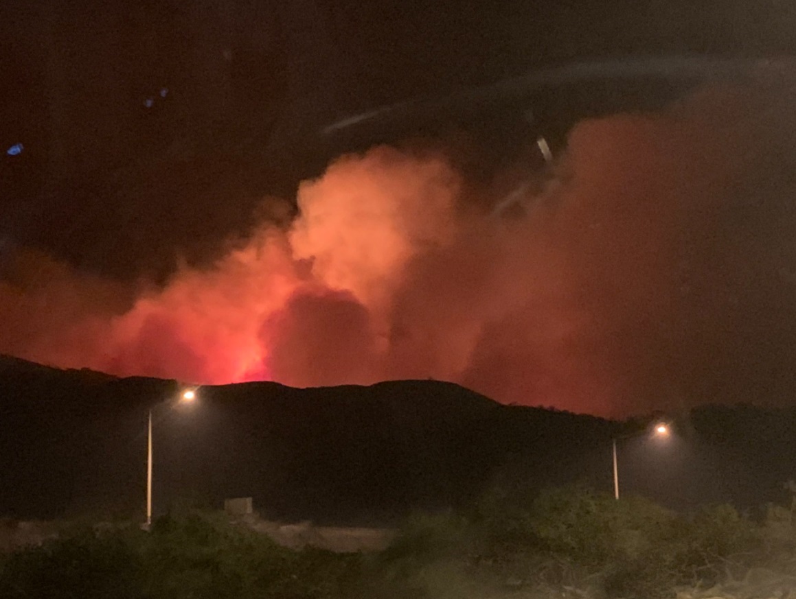 PHOTO Wall Of Flames Moving Into Foothill Ranch Area In Irvine