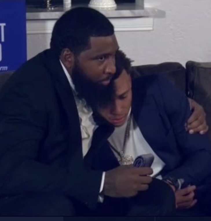 PHOTO Kendrick Perkins Hugging An Emotional RJ Hampton Before The Draft Begins