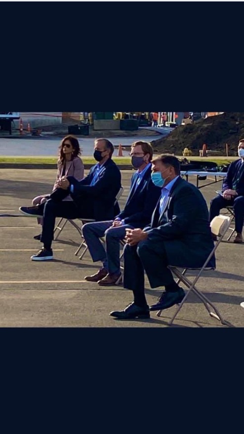 PHOTO Kristi Noem Not Wearing Mask At 3M Plant In Aberdeen SD