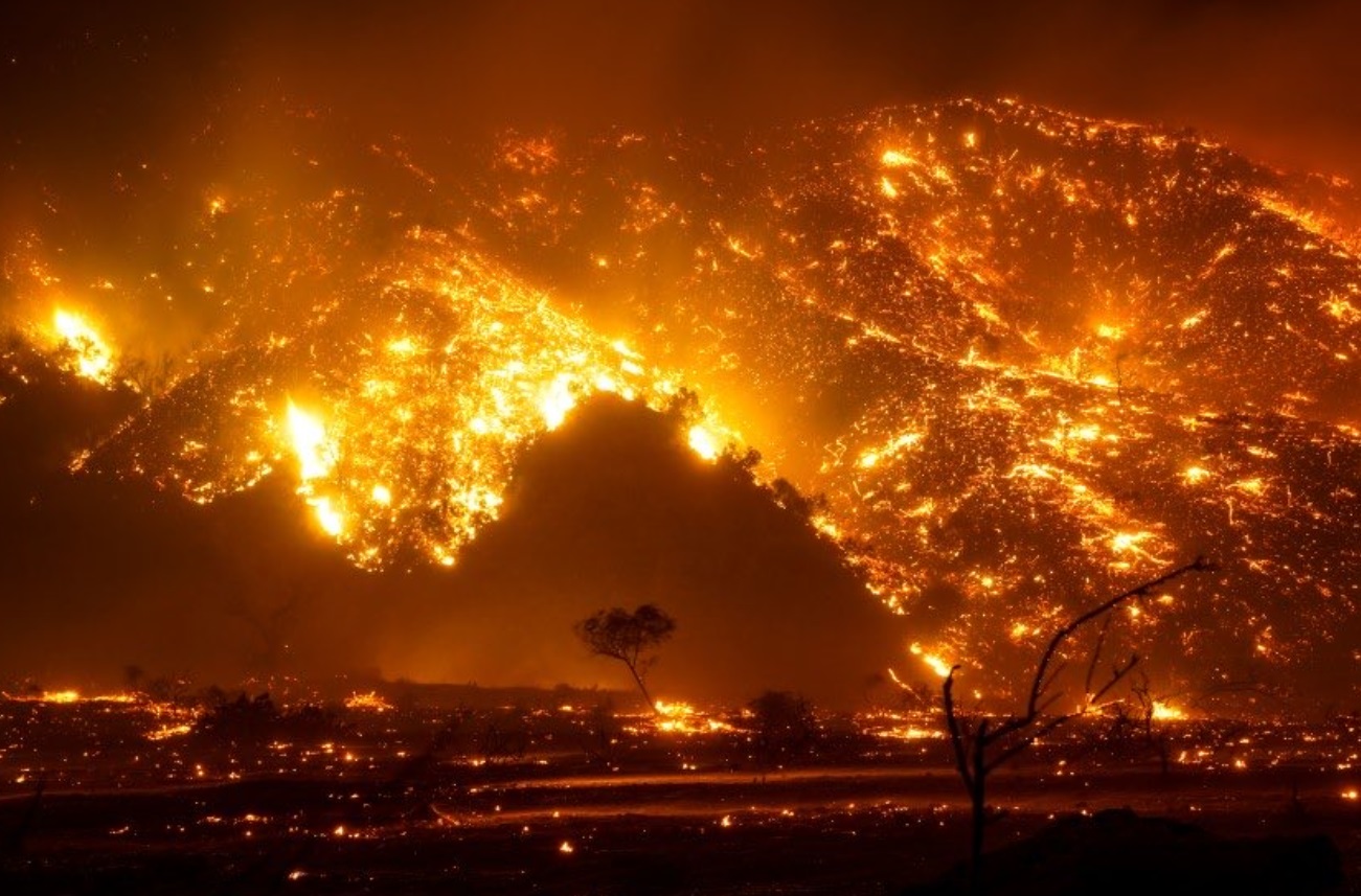 HD Photo Foothills Of Irvine California Engulfed In Flames