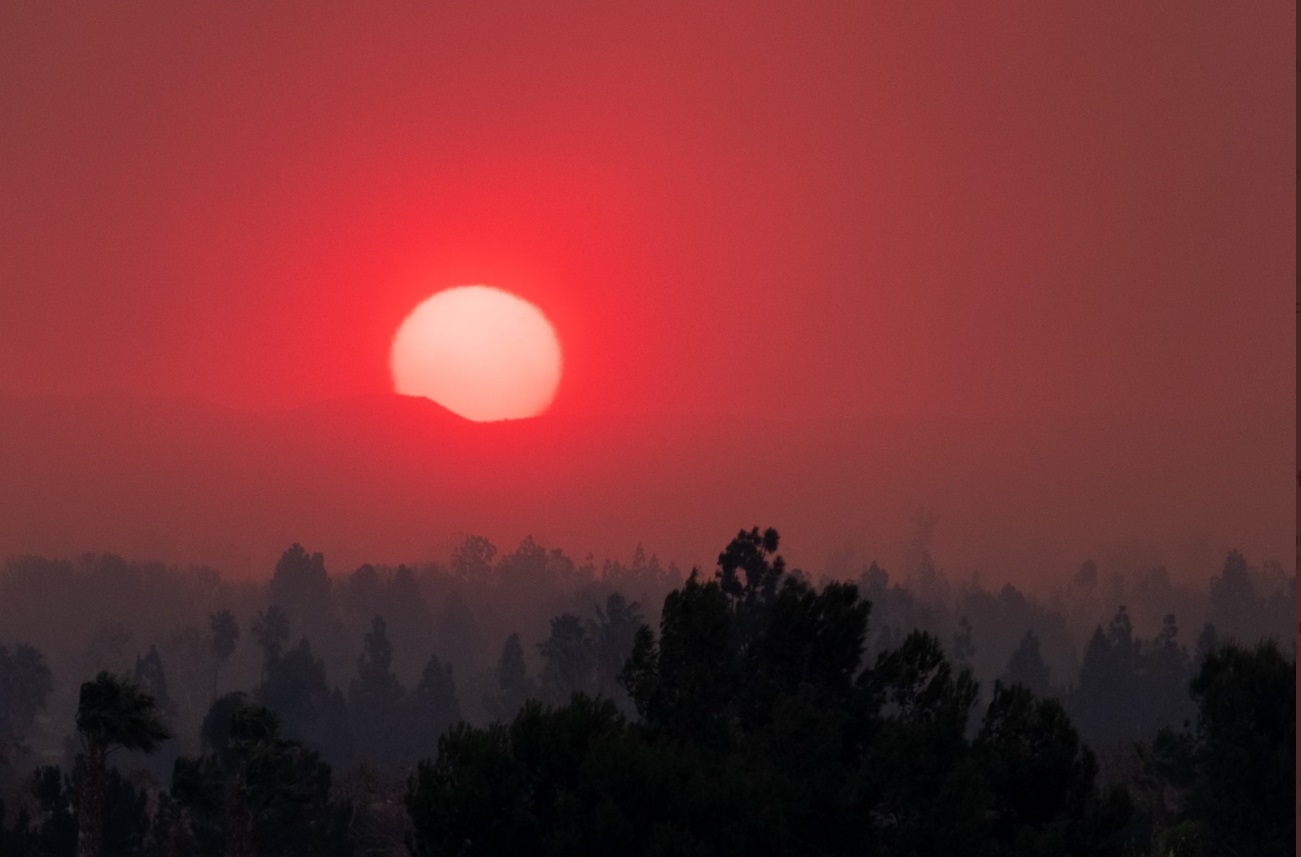 PHOTO Gloomy Sunrise Over Irvine California This Morning As Bond Fire Takes A Toll