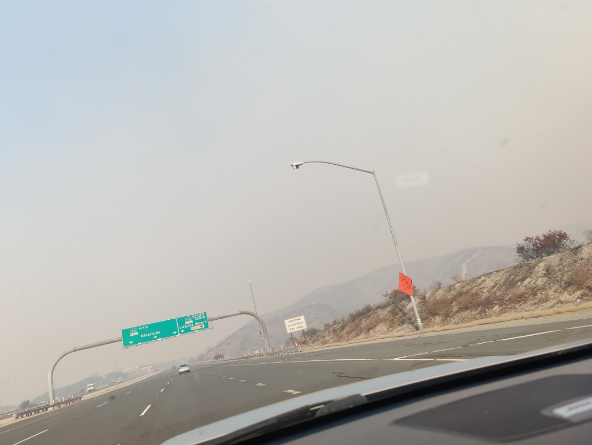 PHOTO Low Visibility Heading Toward Riverside On The Freeway Due To The Bond Fire