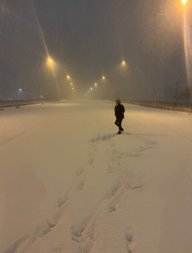 PHOTO 1st St Bridge In Austin Texas Looks Unreal Covered In Endless Snow