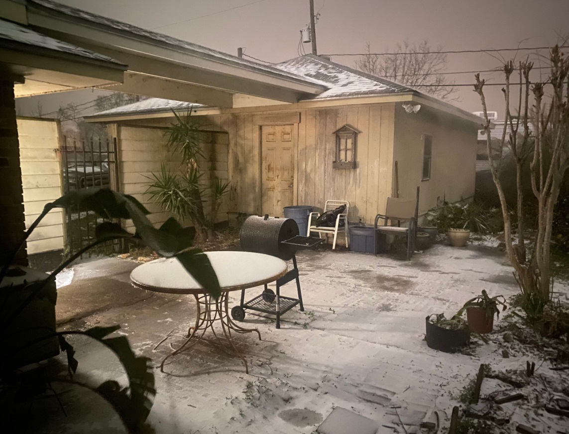 PHOTO Frozen Ice On The Ground In Houston Texas