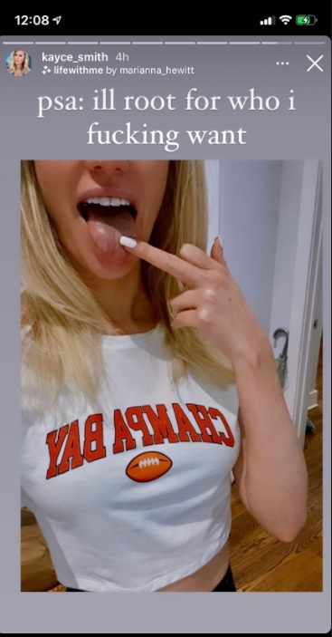 PHOTO Kayce Smith Wearing A Champa Bay Shirt Touching Her Tongue With Her Middle Finger