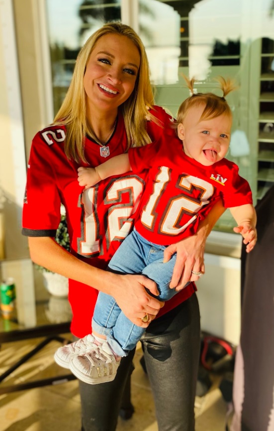 PHOTO Kayleigh McEnany Dressed Up Her Daughter In Tom Brady Jersey For Super Bowl And Made Here Wear Ugly Pony Tails In Hair