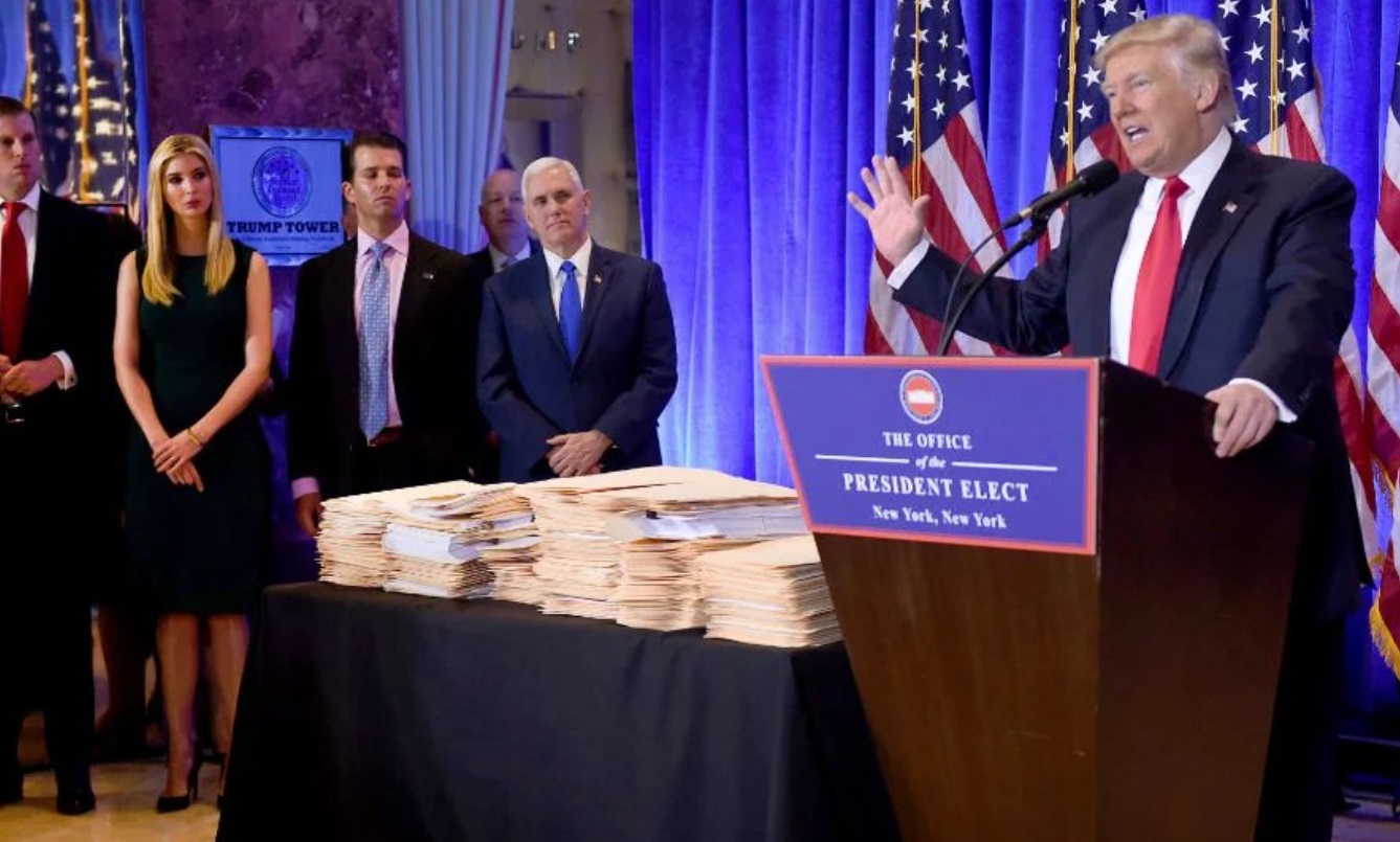 PHOTO Nobody Noticed All The Binders Trump Had Stacked Next To Him During His President Elect Speech in New York