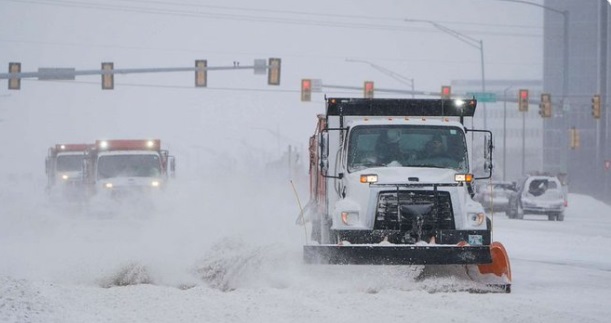 PHOTO Snow Plows In Texas Lined Up Behind Each Other Failing To Keep Up