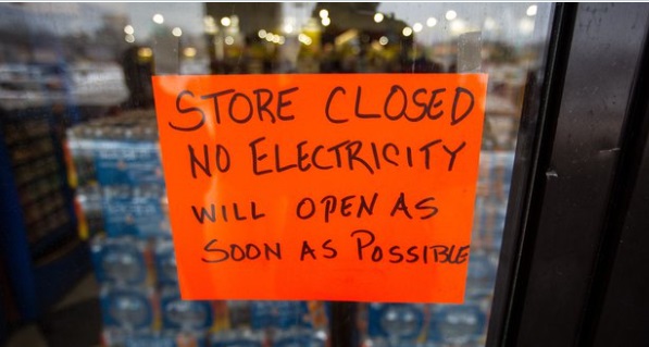 PHOTO Store In Texas Says It's Closed Due To No Electricity