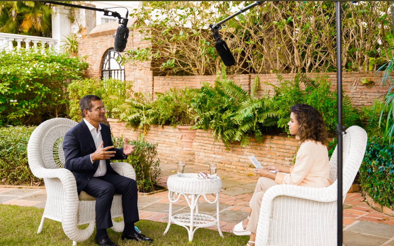 PHOTO TJ Ducklo's Girlfriend Doing Interview For HBO In Puerto Rico